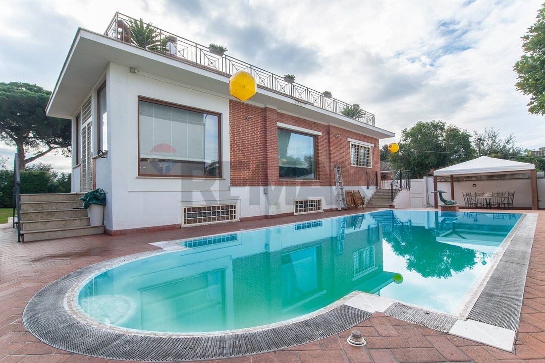 Villa in Infernetto, Rome, Lazio 2 - 17377728