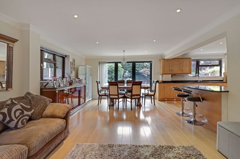 House in Windlesham, England 4 - 17375552