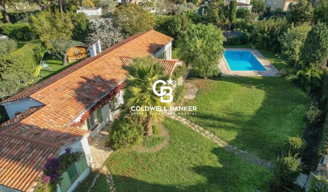 Villa in Antibes, Provence-Alpes-Côte d'Azur, France 1 - 17376302