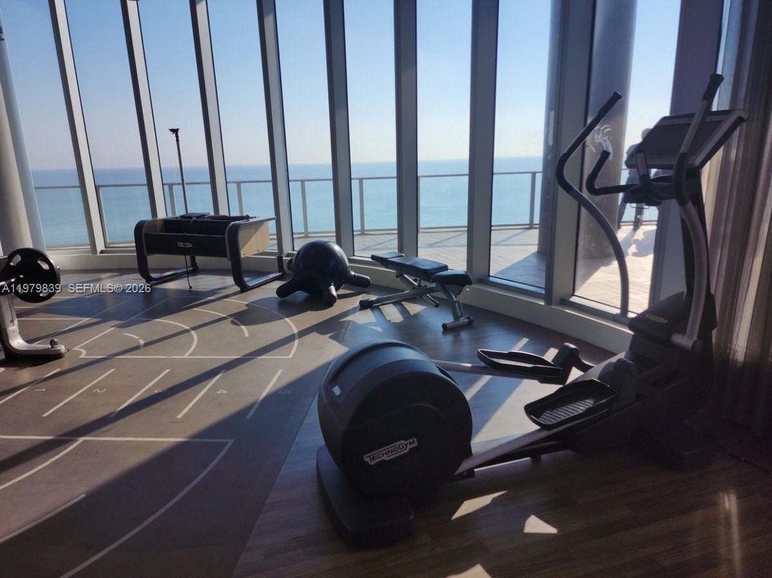 Condo in Hallandale Beach, Florida, United States 5 - 17378458