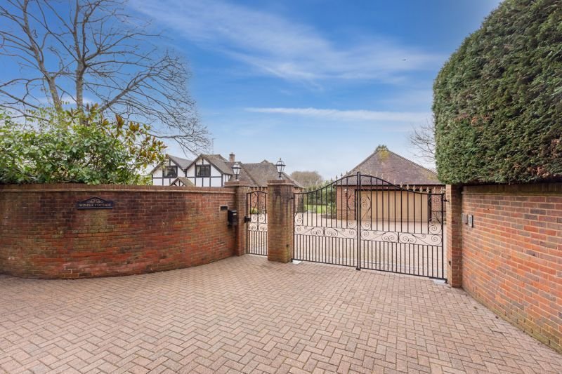 House in Windlesham, England 5 - 17375797