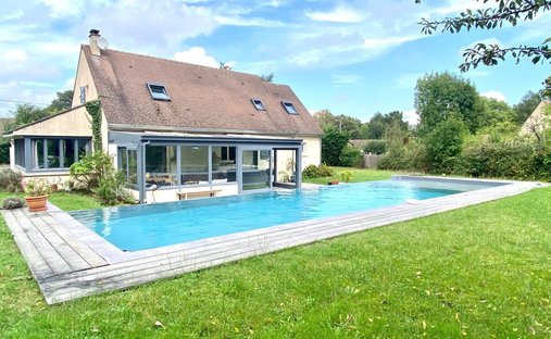 House in Montfort-l'Amaury, Ile-de-France, France 1