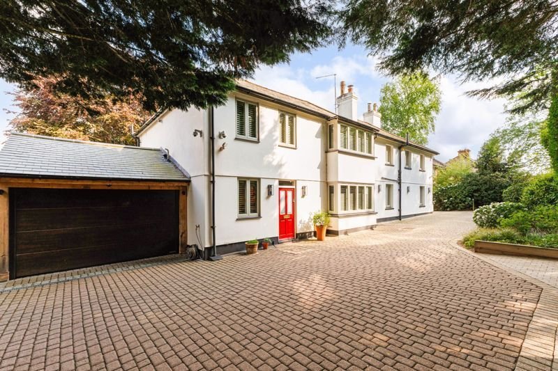 House in Sunningdale, England 1 - 17375911
