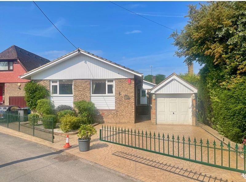 Bungalow in Wraysbury, England 4 - 17375276