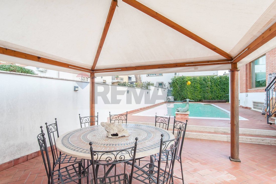 Villa in Infernetto, Rome, Lazio 3 - 17377728