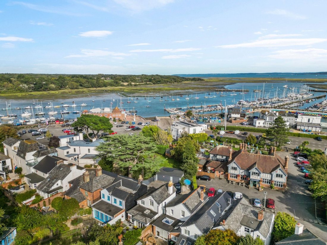 House in Lymington, England 2 - 17375536