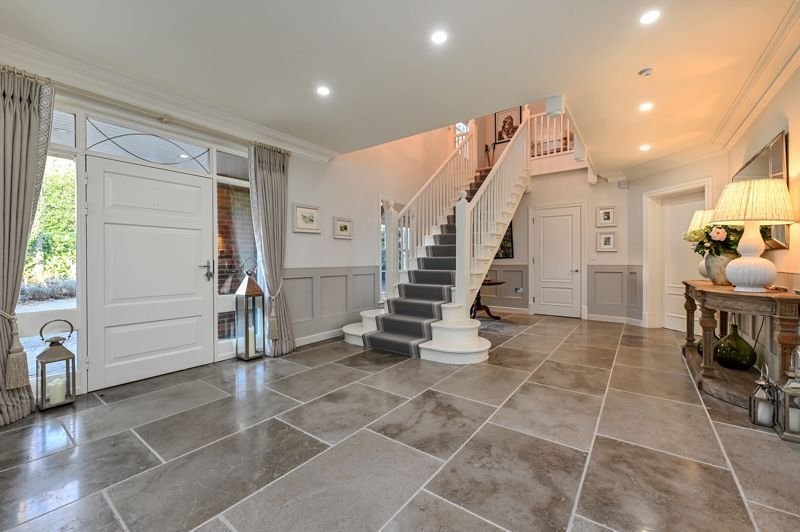 Estate in Virginia Water, England 2 - 17375312