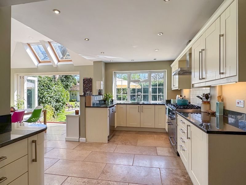 House in Pondtail, Fleet, England 3 - 17375596