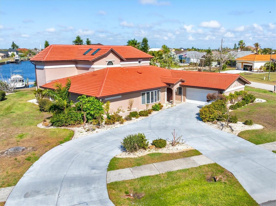 Casa en Port Charlotte, Florida, Estados Unidos 1 - 17378517