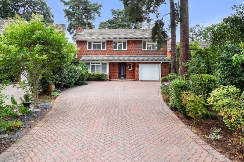 House in Windlesham, England 1 - 17375944