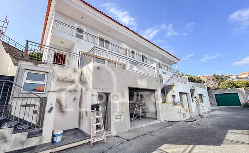 House in Santa Cruz, Madeira, Portugal 1