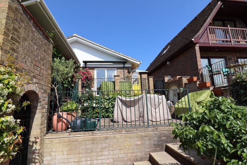 Bungalow in Wraysbury, England 5 - 17375276