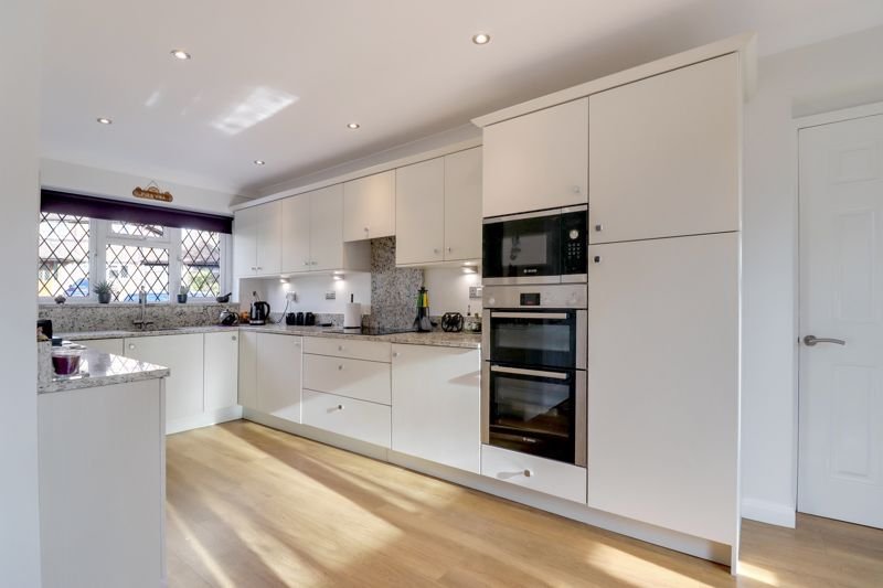 House in Windlesham, England 3 - 17375889