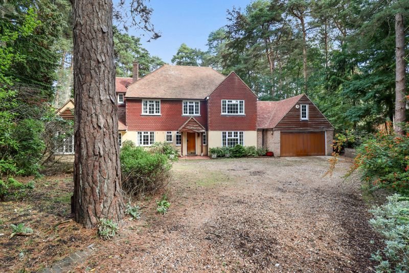 House in Bagshot, Windlesham, England 1 - 17375484