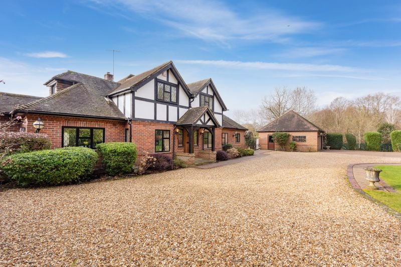 House in Windlesham, England 4 - 17375797