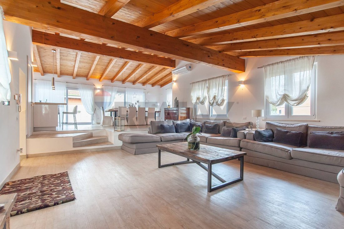 Villa in Infernetto, Rome, Lazio 5 - 17377728