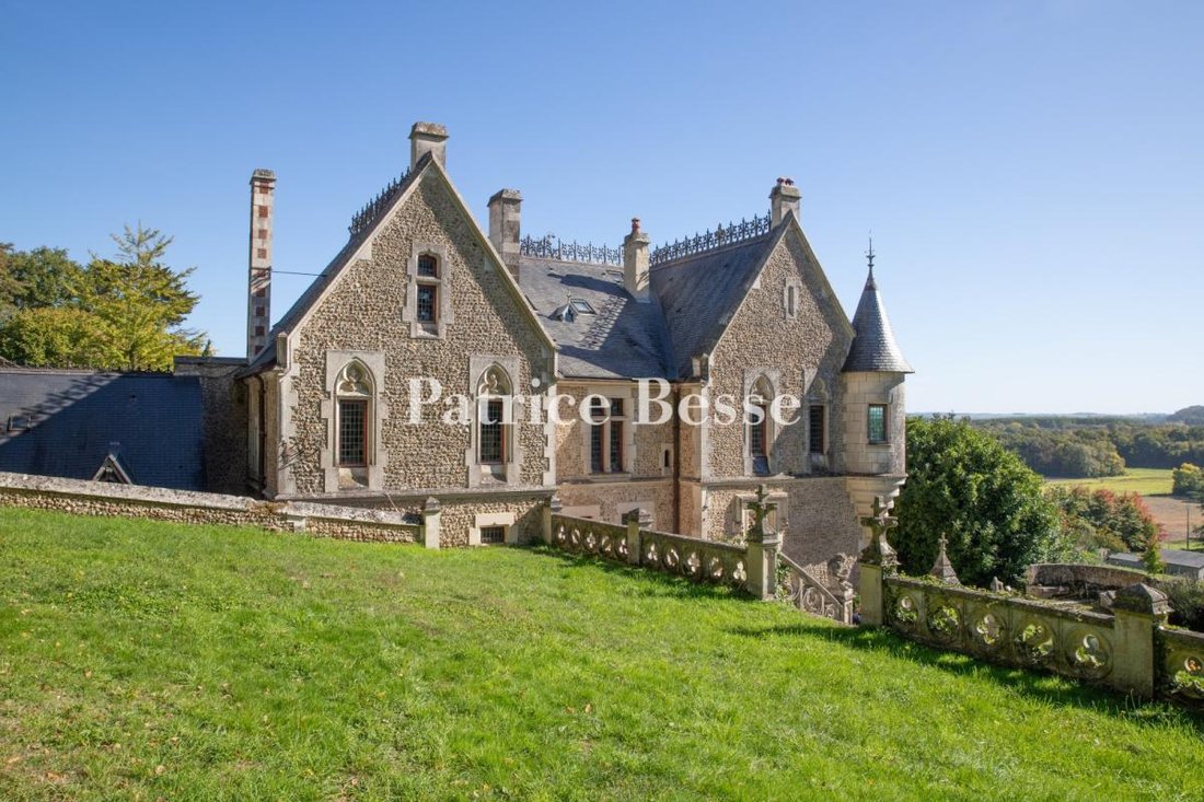 Castle in La Chartre-sur-le-Loir, Pays de la Loire, France 3 - 17376051
