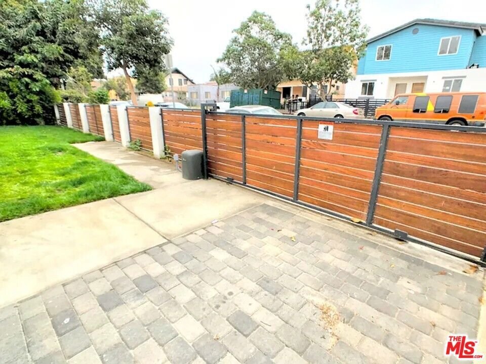 Los Angeles, California, United States 1 - 17375672
