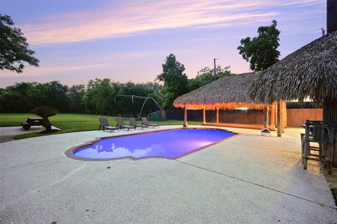 House in Dickinson, Texas, United States 3 - 17374915