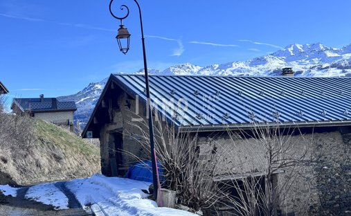 Chalet in Les Chapelles, Auvergne-Rhône-Alpes, France 1