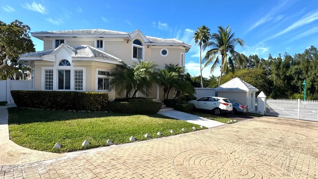House in Paradise Island, New Providence, The Bahamas 2 - 17377772