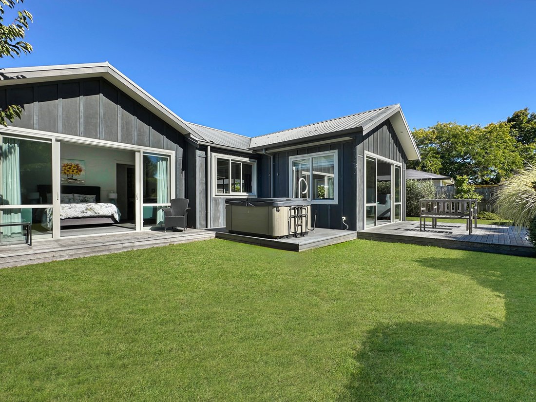 Kinloch, Waikato, New Zealand 2 - 17343531