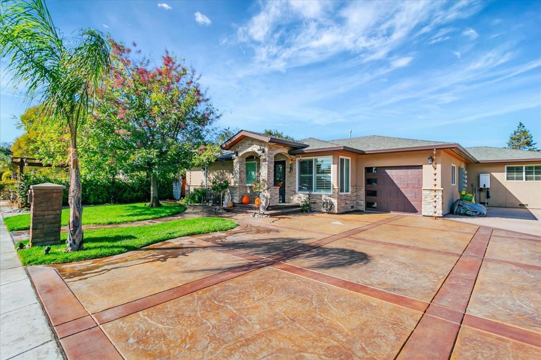 Morgan Hill, California, United States 2 - 17375399