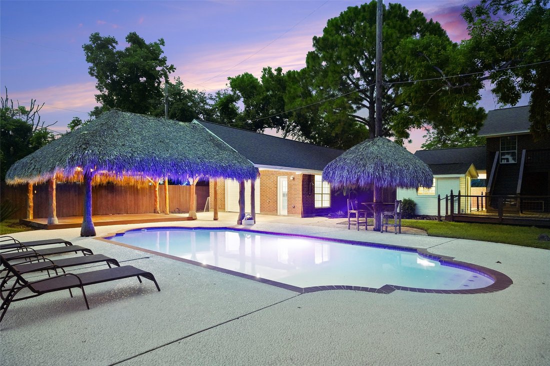 House in Dickinson, Texas, United States 4 - 17374915