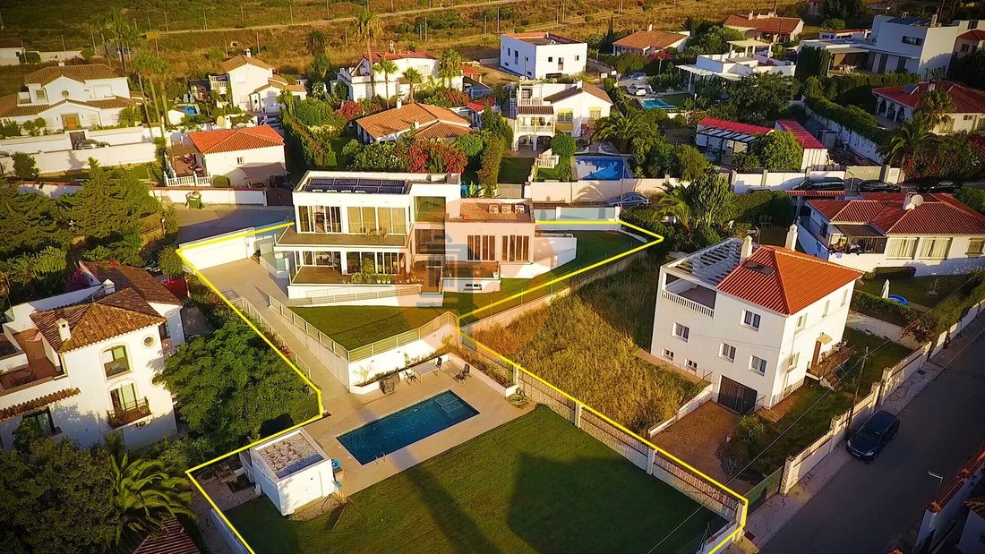 House in Buenas Noches, Estepona, Spain 2 - 15985177