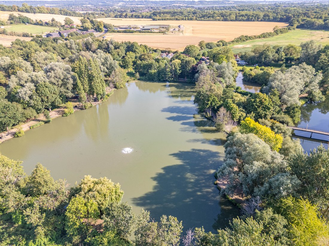 House in Crooked Mile, Nazeing, England 5 - 17378546
