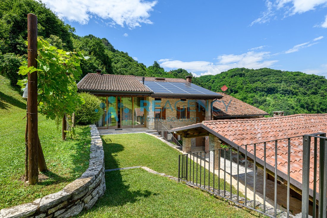 Villa in Chiampo, Veneto, Italy 1 - 14457723
