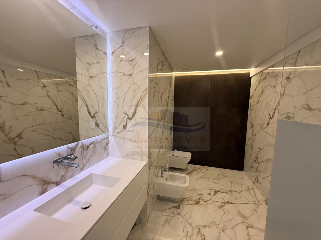 Apartment in Carcavelos e Parede, Lisbon, Portugal 1 - 17377426