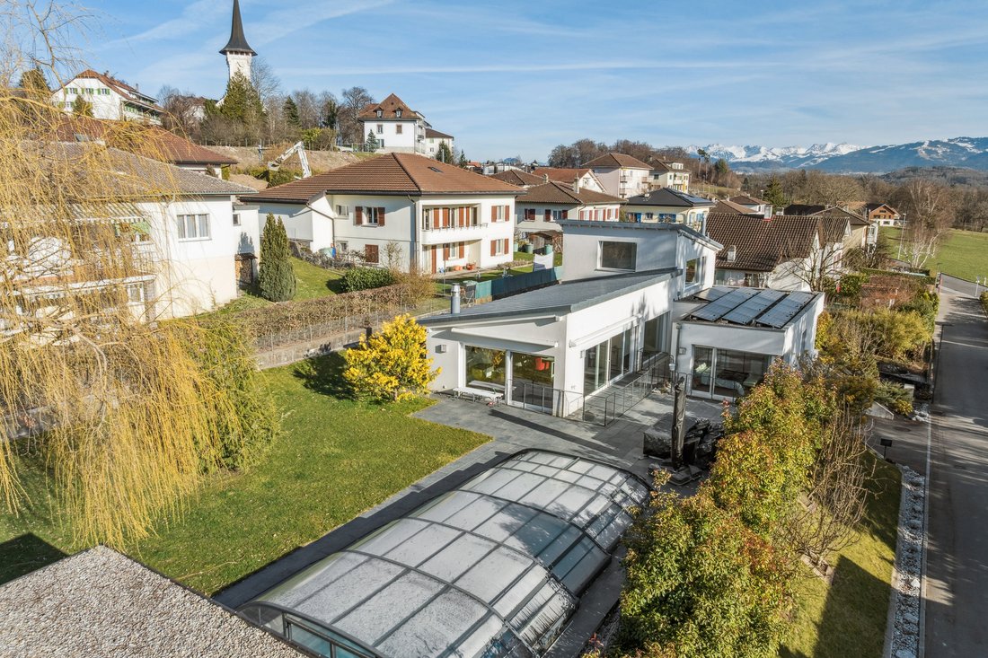 Magnificent 7.5 Room Detached Villa With Contemporary Design