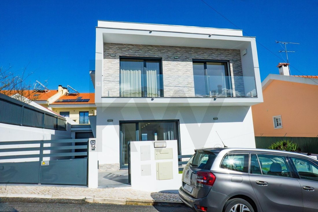 Townhouse in Odivelas, Lisbon, Portugal 1 - 17378355
