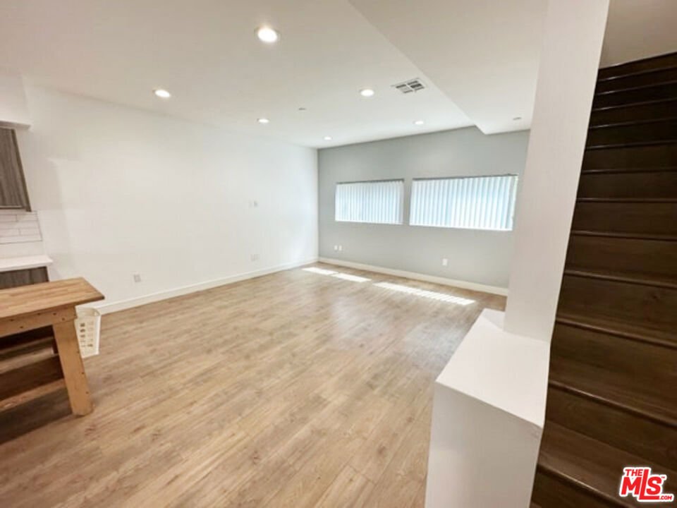 Los Angeles, California, United States 3 - 17375681