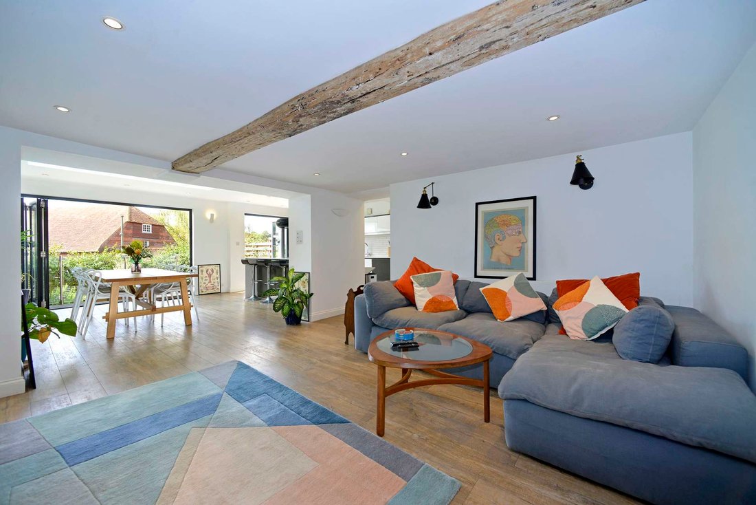 House in Guildford, England 2 - 17375571