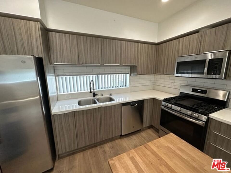 Los Angeles, California, United States 4 - 17375681