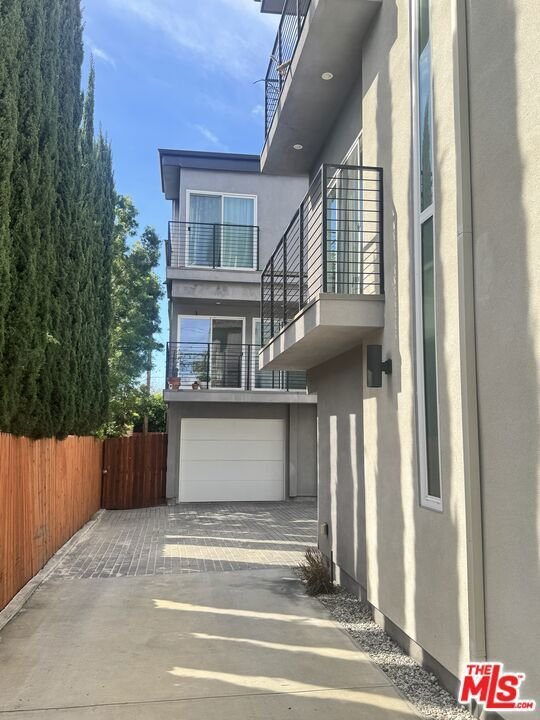 Los Angeles, California, United States 4 - 17375675