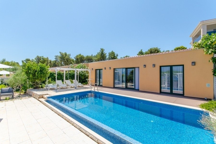 Bungalow in Split, Split-Dalmatia County, Croatia 2 - 17376801