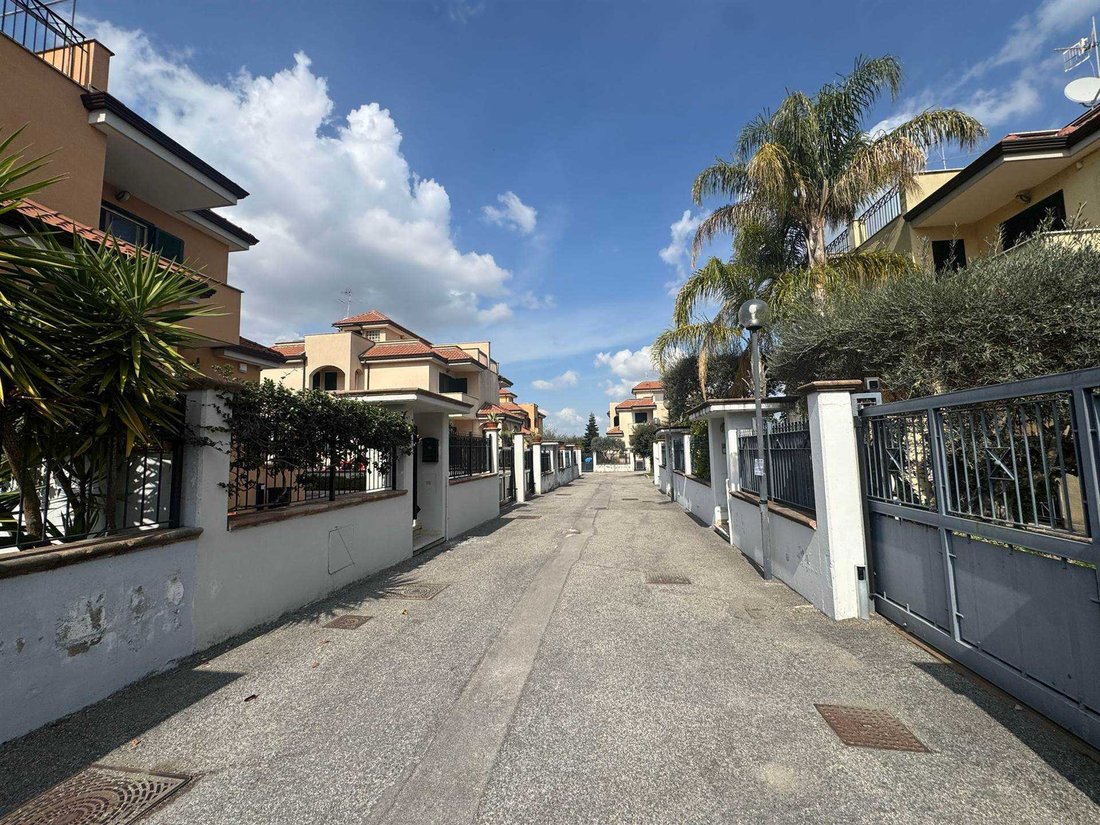 Villa in Sant'Anastasia, Campania, Italy 3 - 17376837