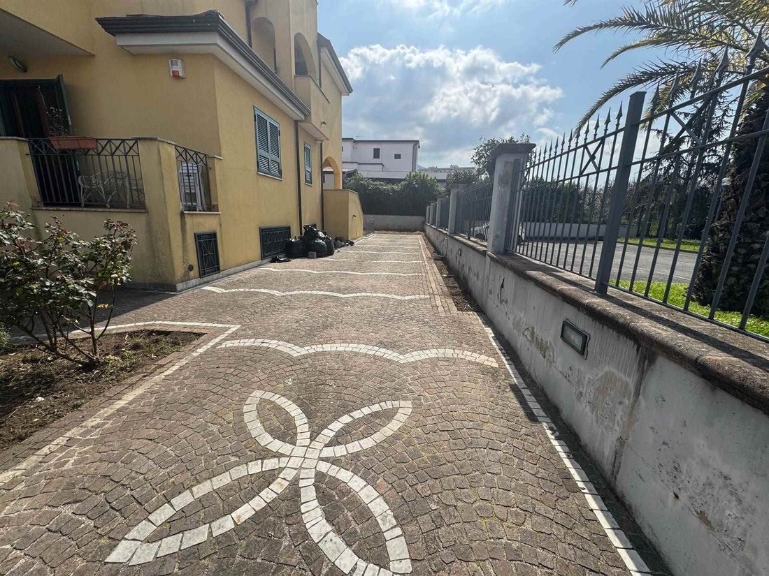 Villa in Sant'Anastasia, Campania, Italy 4 - 17376837