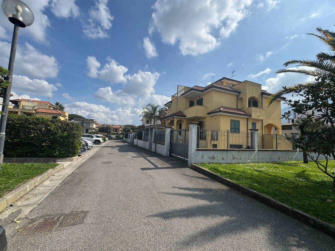 Villa in Sant'Anastasia, Campania, Italy 1 - 17376837