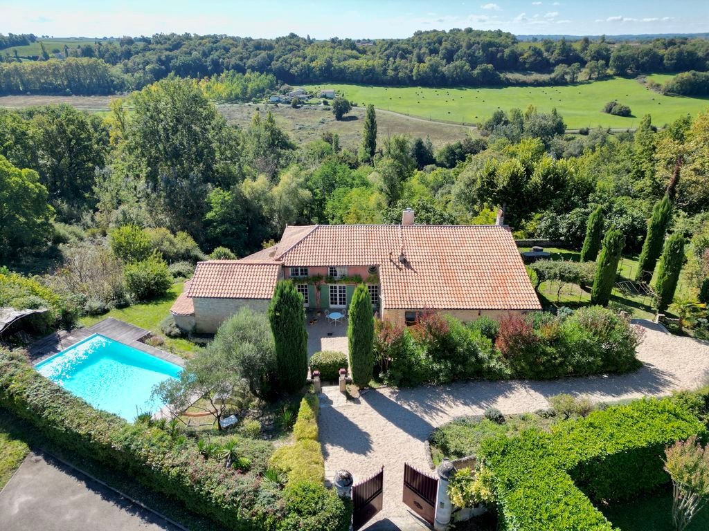 Country House in Branne, Nouvelle-Aquitaine, France 1 - 17377327
