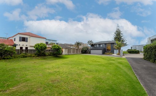 Land in Orewa, Auckland, New Zealand 1