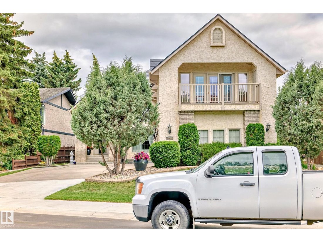 House in Edmonton, Alberta, Canada 2 - 17374853