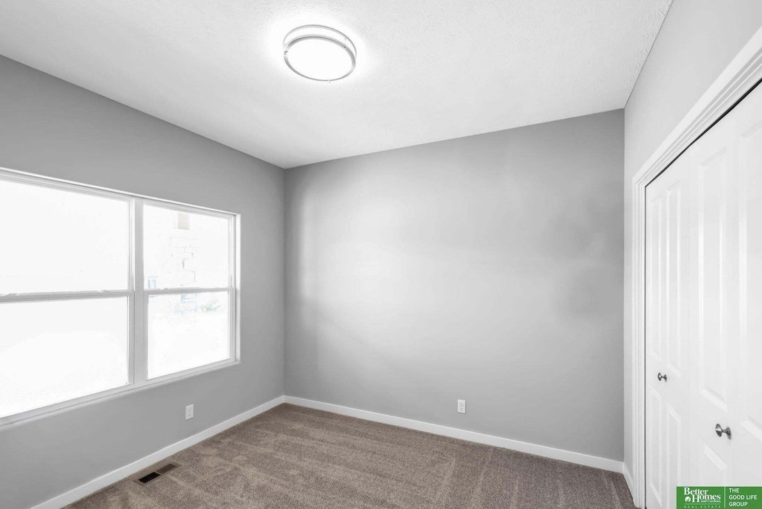 House in Bennington, Nebraska, United States 5 - 15082208
