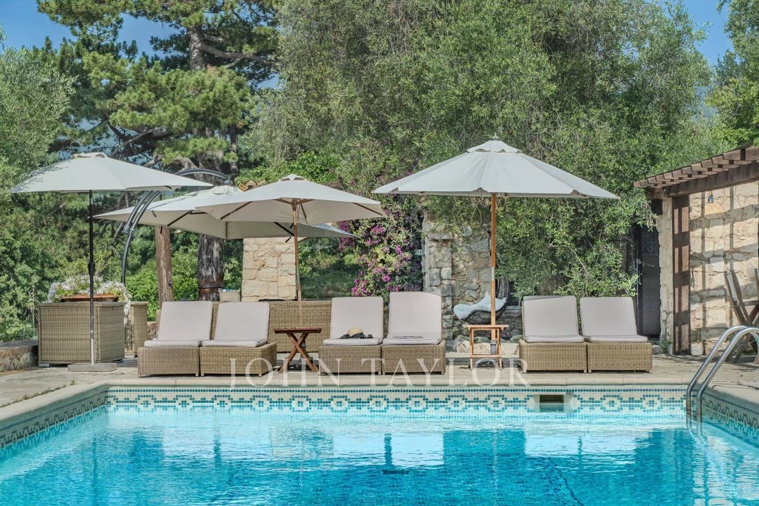 House in Châteauneuf-Grasse, Provence-Alpes-Côte d'Azur, France 4 - 17377208