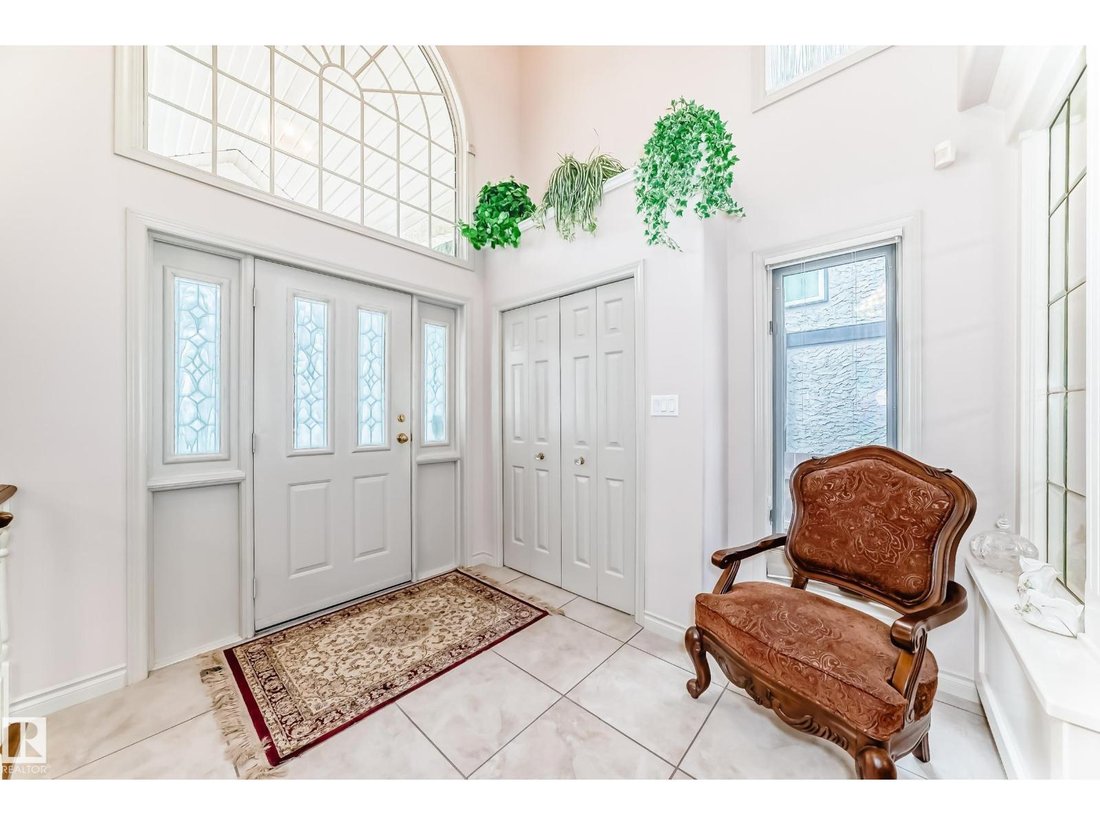 House in Edmonton, Alberta, Canada 4 - 17374853
