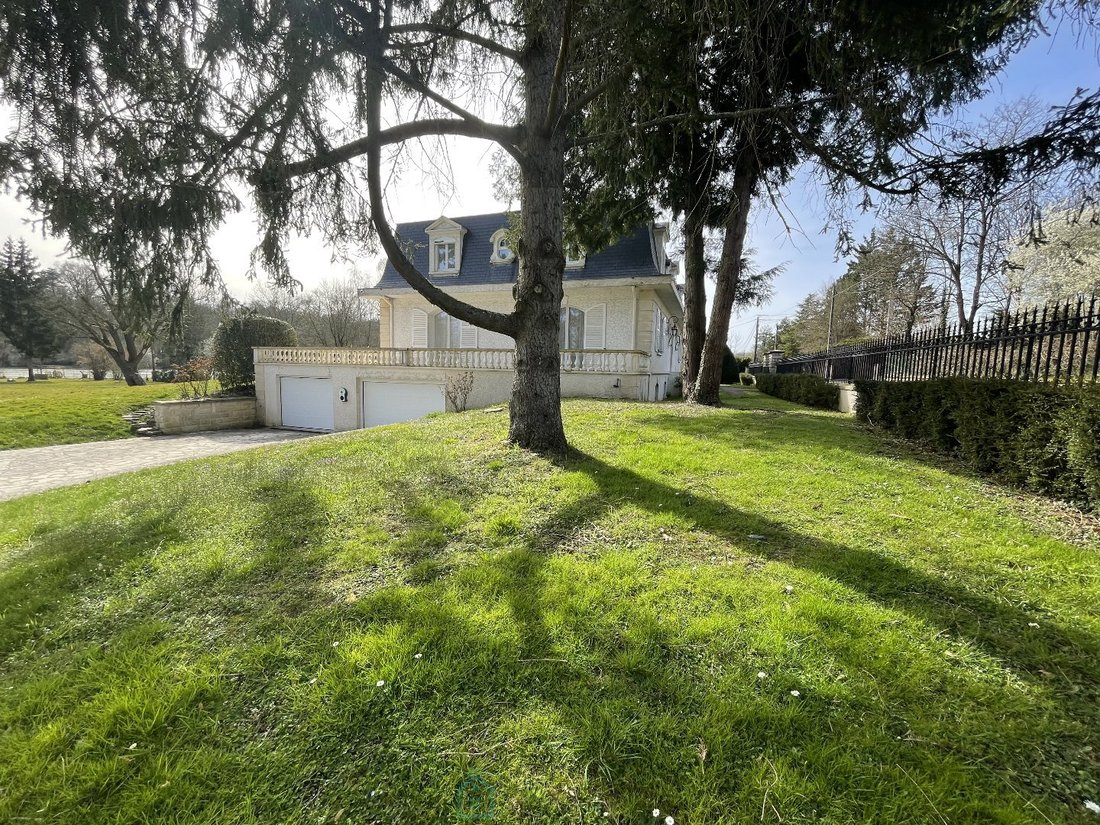 Estate in Boissettes, Ile-de-France, France 5 - 17377340