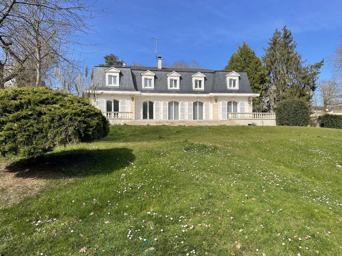 Estate in Boissettes, Ile-de-France, France 1 - 17377340
